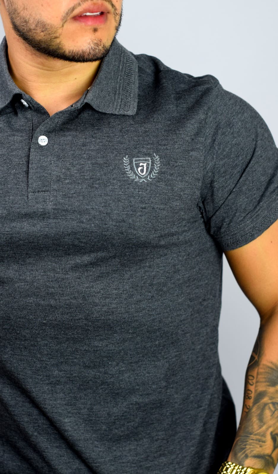 CAMISETA TIPO POLO GRIS OSCURO - Imagen 2