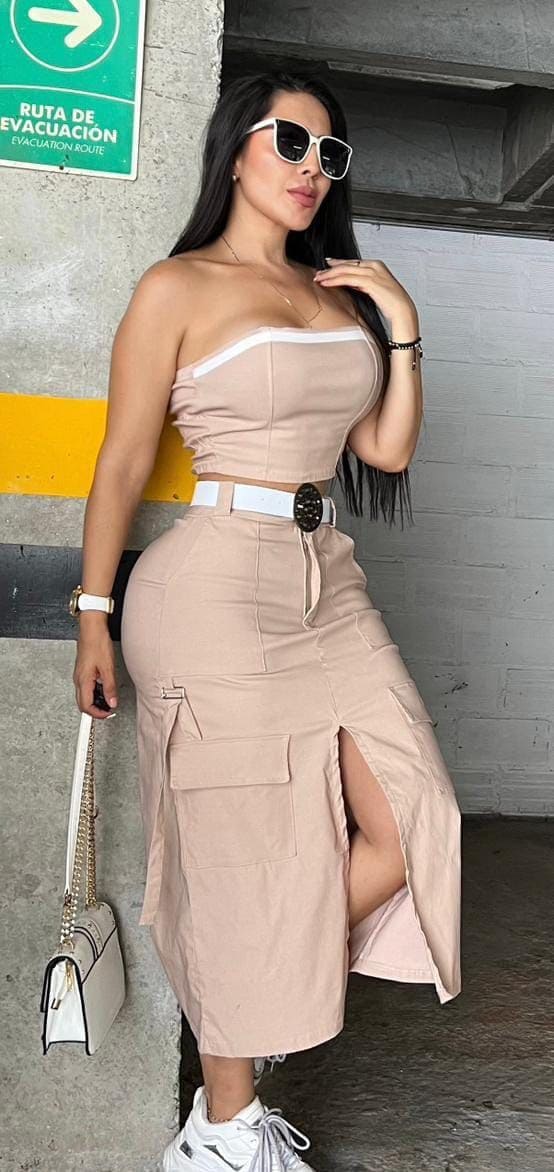 Falda cargo y blusa